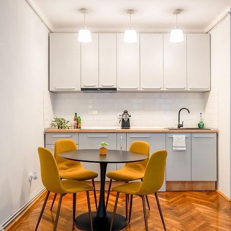 Cosy Center Apartment Brasov Bagian luar foto